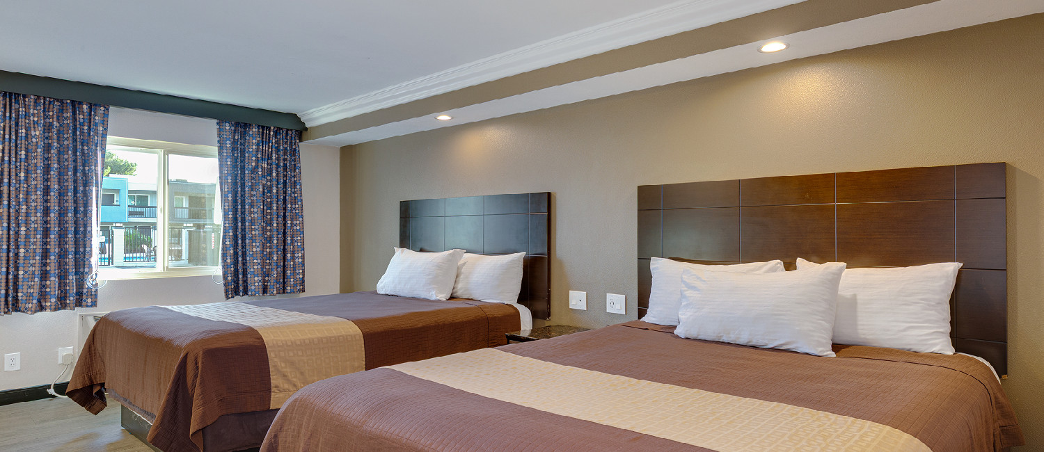 RELAX IN MODERN GUEST ROOMS WITH STYLISH DECOR IN ONTARIO, CA