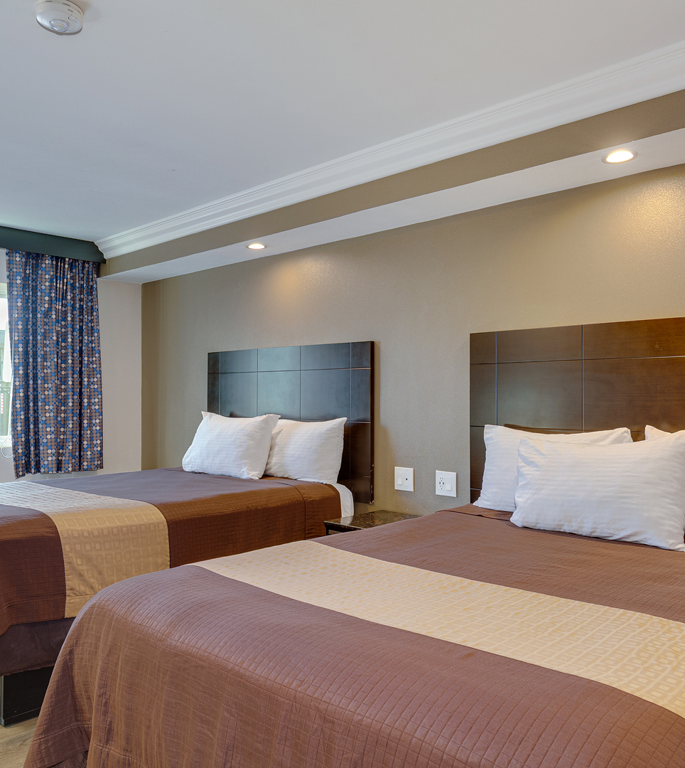 RELAX IN MODERN GUEST ROOMS WITH STYLISH DECOR IN ONTARIO, CA